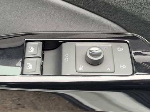 Used 2021 Volkswagen ID.4 Pro w/ ID.4 Protection Package image 18