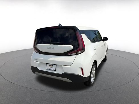 Used 2025 Kia Soul LX w/ LX Technology Package FWD image 14