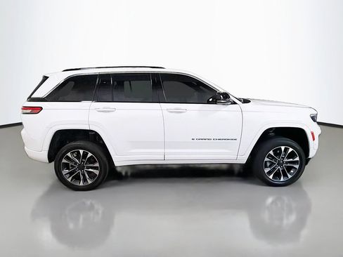 Used 2023 Jeep Grand Cherokee Overland w/ Luxury Tech Group IV AWD/4WD image 10