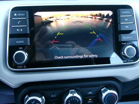 Used 2021 Nissan Versa SV FWD image 18