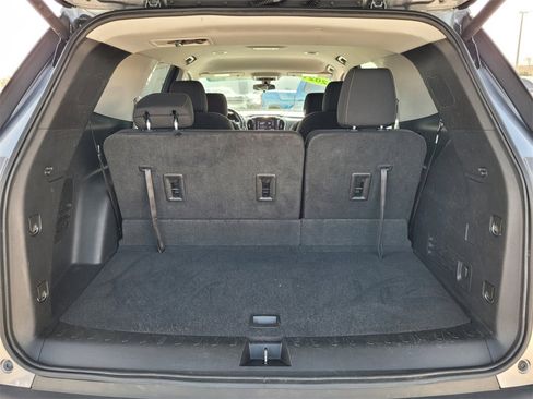 Used 2021 Chevrolet Traverse LT image 9