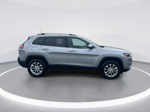 Used 2019 Jeep Cherokee Latitude w/ Cold Weather Group AWD/4WD image 10