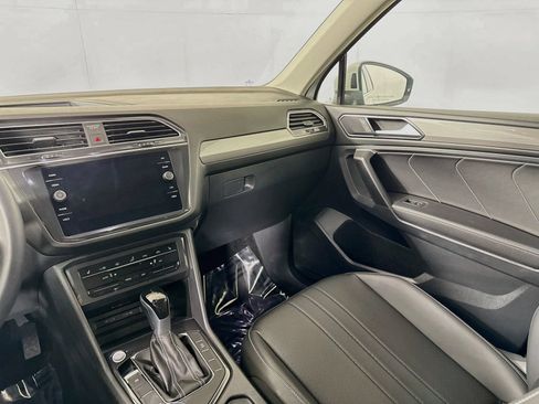 Certified 2024 Volkswagen Tiguan SE w/ Panoramic Sunroof Package AWD/4WD image 22