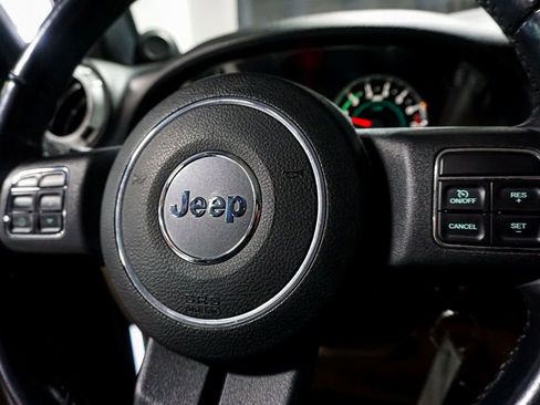 Used 2012 Jeep Wrangler Unlimited Sahara w/ Connectivity Group image 27