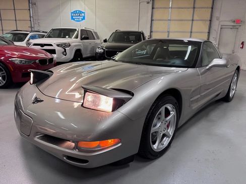 Used 2000 Chevrolet Corvette Coupe w/ Roof Pkg RWD image 7