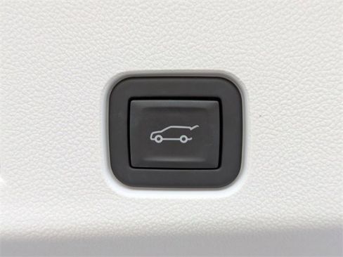 Used 2024 GMC Acadia Denali image 13