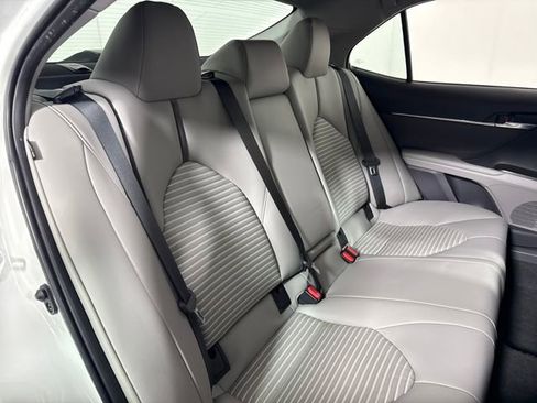 Used 2023 Toyota Camry SE image 12