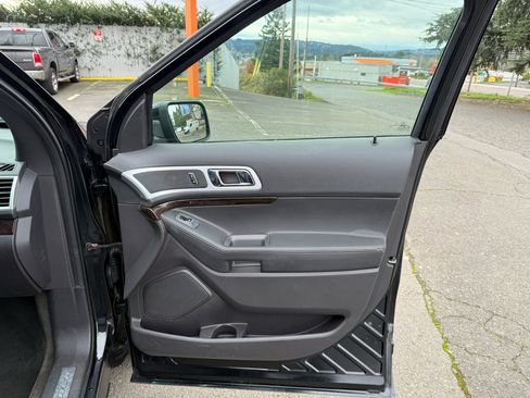 Used 2014 Ford Explorer Limited image 27