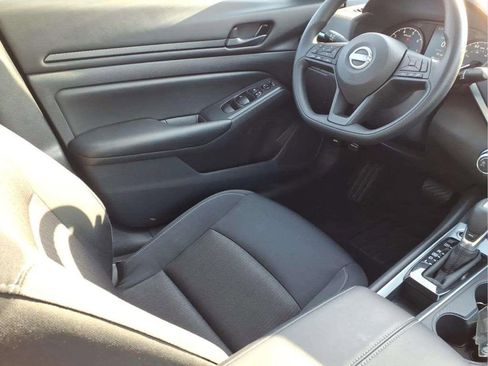 Used 2025 Nissan Altima 2.5 S FWD image 10