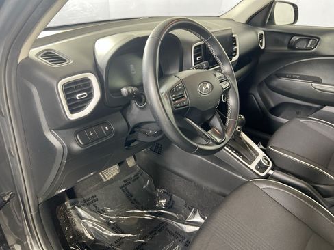 Used 2024 Hyundai Venue Limited FWD image 9