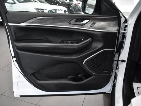 Used 2024 Jeep Grand Cherokee Limited 4xe image 32