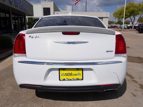 Used 2020 Chrysler 300 Limited image 5