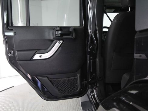 Used 2018 Jeep Wrangler Unlimited Sahara AWD/4WD image 39