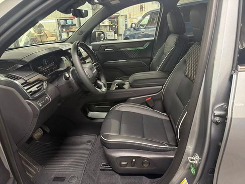 New 2026 GMC Acadia Denali w/ Super Cruise Package AWD/4WD image 11