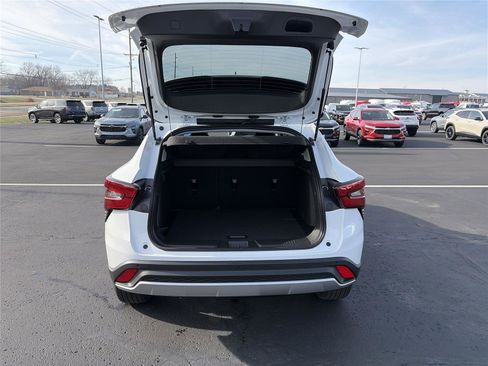 New 2026 Chevrolet Trax LT w/ Driver Confidence Package FWD image 5