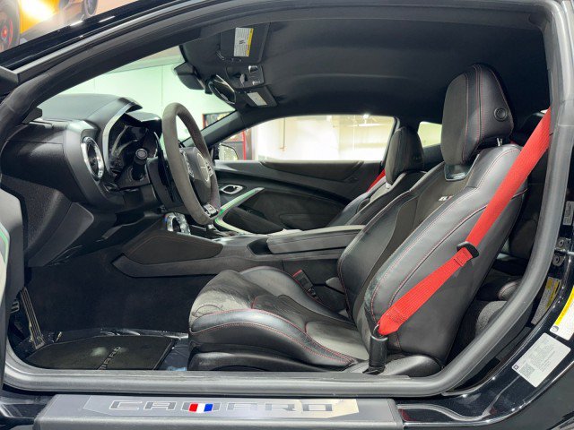 Used 2018 Chevrolet Camaro ZL1 RWD image 6