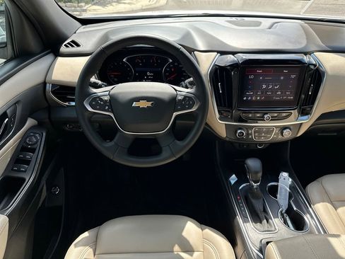 Used 2023 Chevrolet Traverse LT FWD image 28