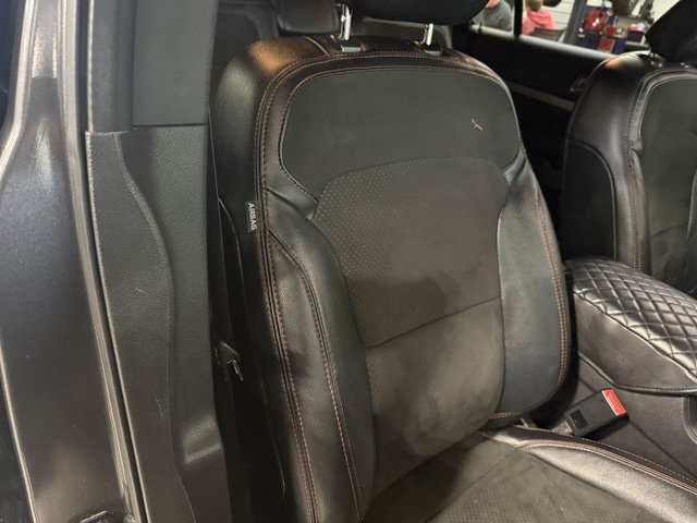Used 2018 Ford Explorer XLT w/ XLT Appearance Package AWD/4WD image 10