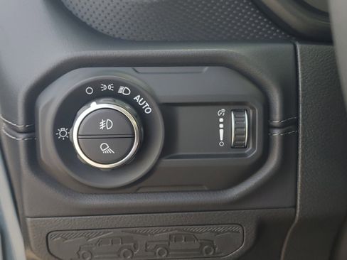 Used 2025 Jeep Gladiator Mojave AWD/4WD image 13