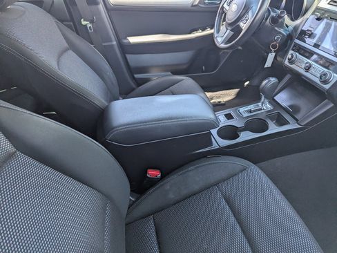 Used 2017 Subaru Outback 2.5i Premium AWD/4WD image 11
