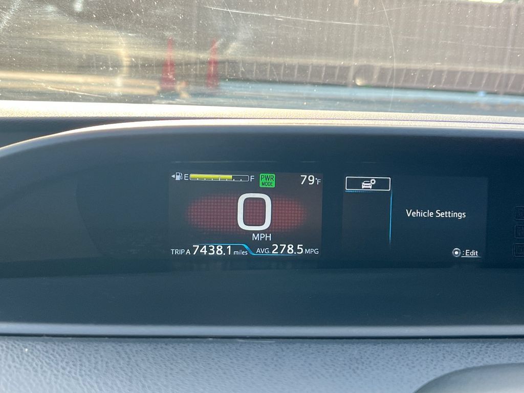 Used 2021 Toyota Prius Prime XLE w/ Carpet Mat Package (TMS) FWD image 17