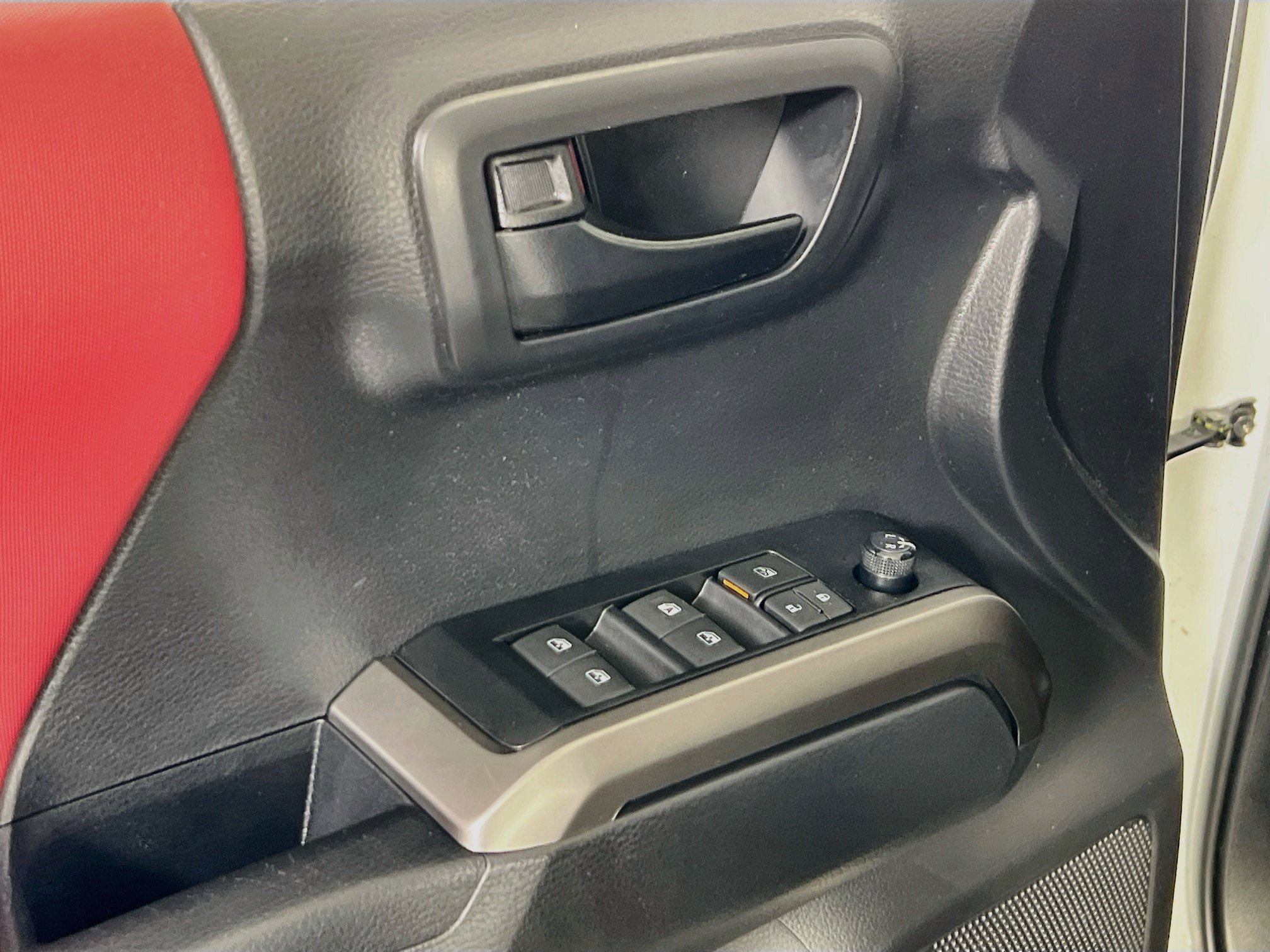 Used 2022 Toyota Tacoma SR5 AWD/4WD image 17