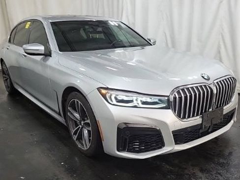 Used 2020 BMW 740i w/ M Sport Package RWD image 14
