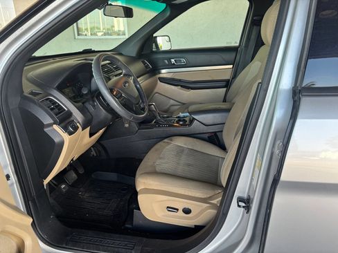 Used 2017 Ford Explorer FWD image 8