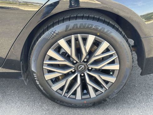 Used 2024 Nissan Altima 2.5 SV FWD image 9