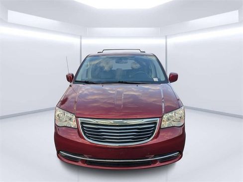 Used 2016 Chrysler Town & Country Touring w/ Driver Convenience Group image 8