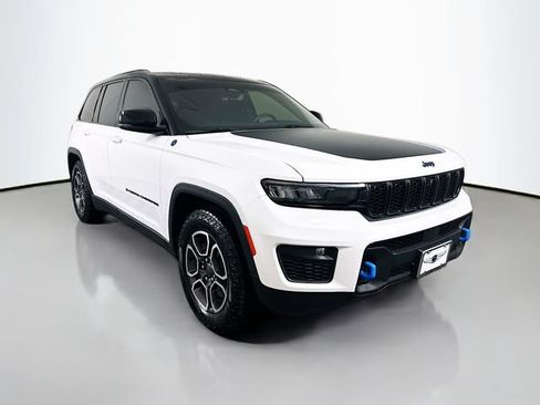 Used 2022 Jeep Grand Cherokee Trailhawk w/ Luxury Tech Group III AWD/4WD image 3