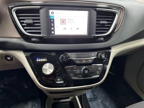 Used 2022 Chrysler Voyager LX FWD image 19