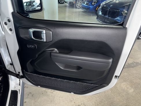Used 2022 Jeep Wrangler Unlimited Sport AWD/4WD image 9