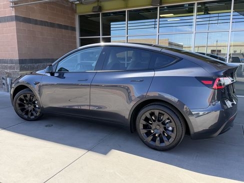 Used 2024 Tesla Model Y Long Range image 5
