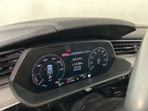 Used 2024 Audi Q8 e-tron Premium Plus w/ Premium Plus Package AWD/4WD image 9