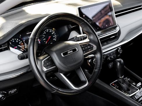 Used 2022 Jeep Compass Limited image 4