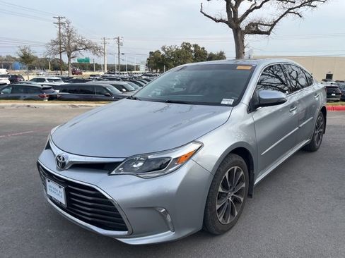 Used 2016 Toyota Avalon XLE Premium image 3