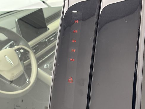 Used 2024 Lincoln Aviator Reserve w/ Equipment Group 201A image 8