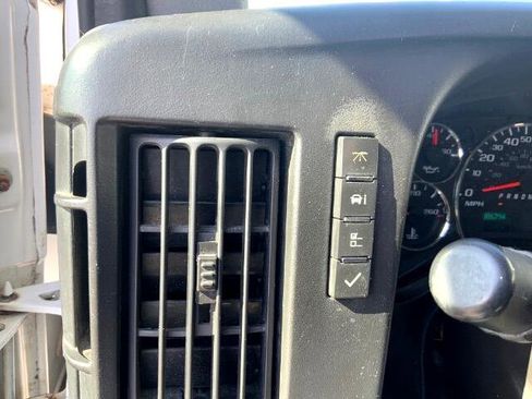 Used 2014 Chevrolet Express 2500 image 17