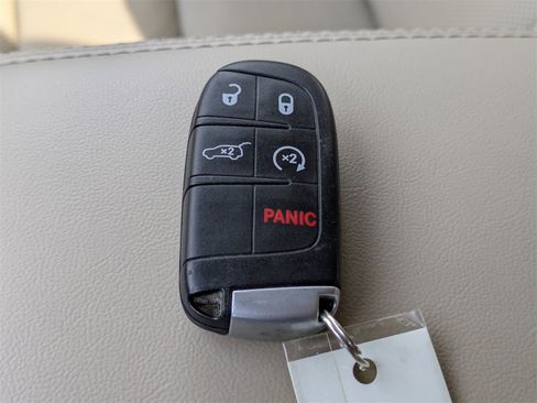 Used 2021 Jeep Grand Cherokee Limited w/ Luxury Group II image 43