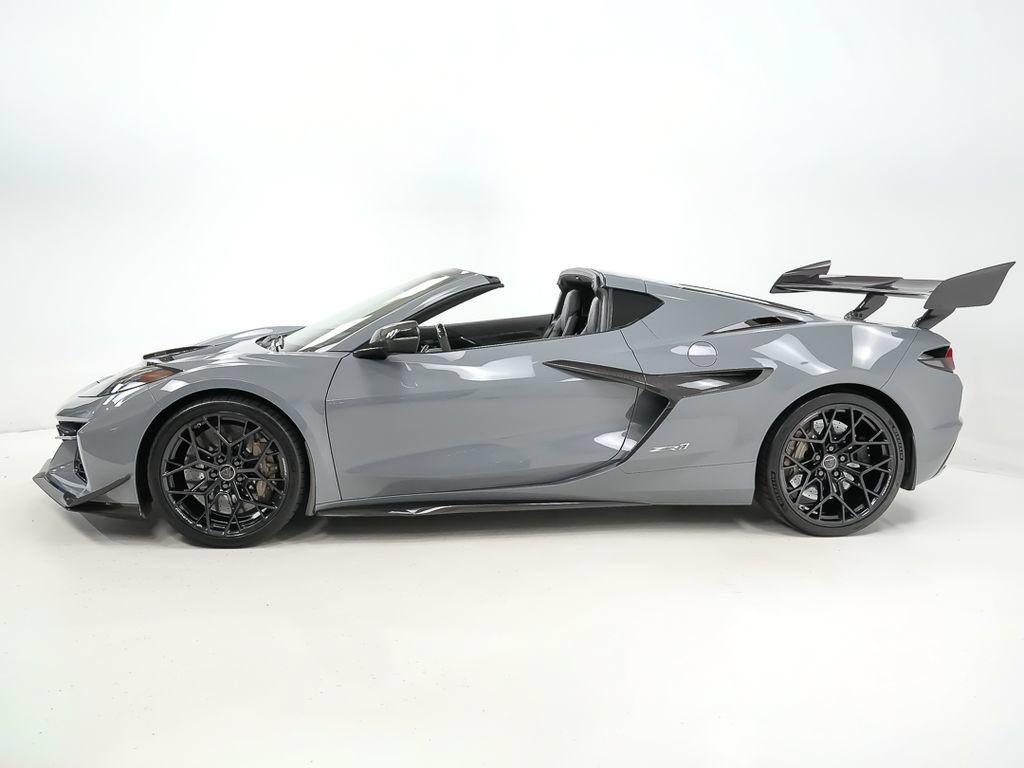 Used 2025 Chevrolet Corvette ZR1 w/ ZR1 Carbon Fiber Aero Package RWD image 2