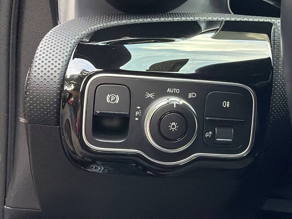 Used 2020 Mercedes-Benz A 220 4MATIC image 23