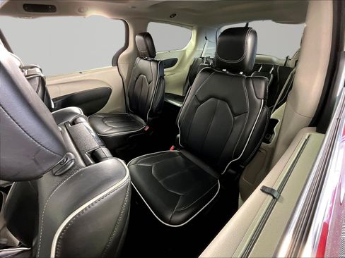 Used 2023 Chrysler Pacifica Limited w/ Uconnect Theater Family Group AWD/4WD image 20