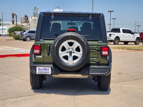 Used 2022 Jeep Wrangler Sport AWD/4WD image 8