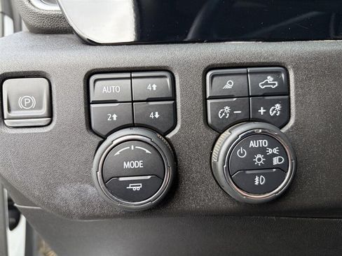 Used 2024 Chevrolet Silverado 2500 LTZ AWD/4WD image 18