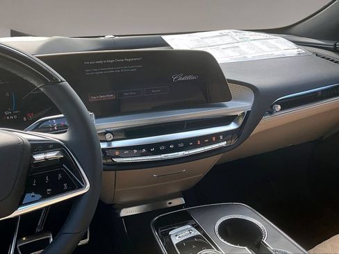 New 2026 Cadillac Lyriq Signature Sport w/ Nappa Leather Package AWD/4WD image 7