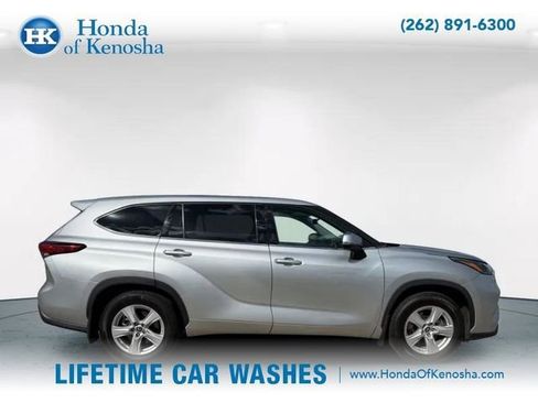 Used 2022 Toyota Highlander LE image 8