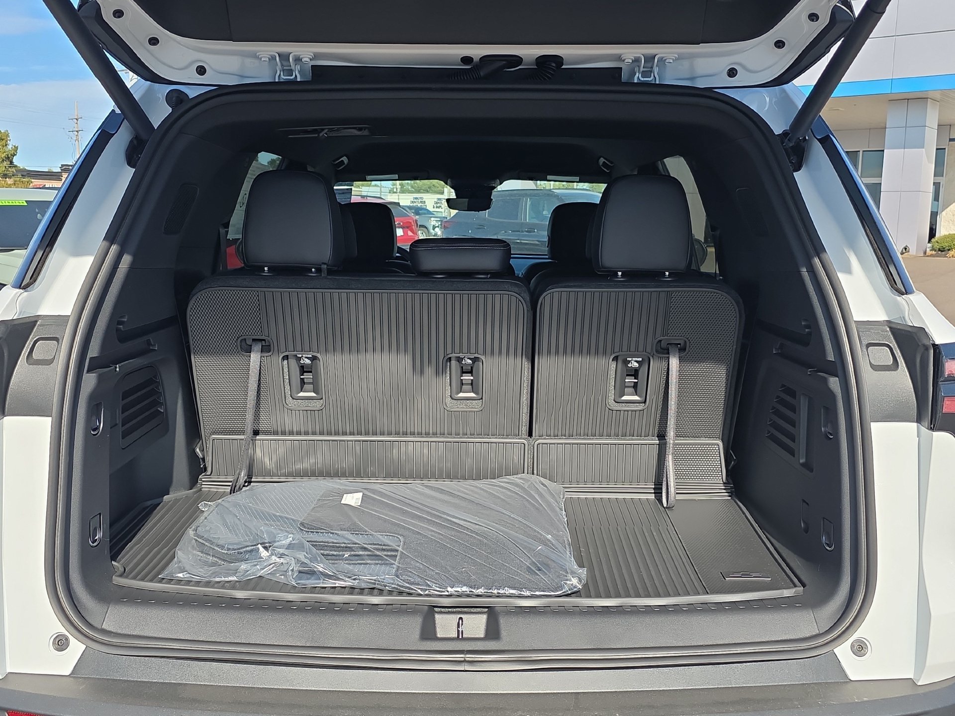 New 2027 Chevrolet Traverse LT w/ Driver Confidence Package FWD image 12
