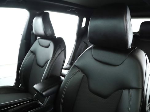 Used 2024 Jeep Compass Latitude w/ Sun and Sound Group image 6