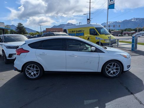 Used 2015 Ford Focus SE w/ Equipment Group 201A FWD image 2